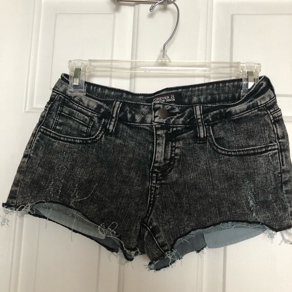 Forever 21 Black distresses Jean shorts